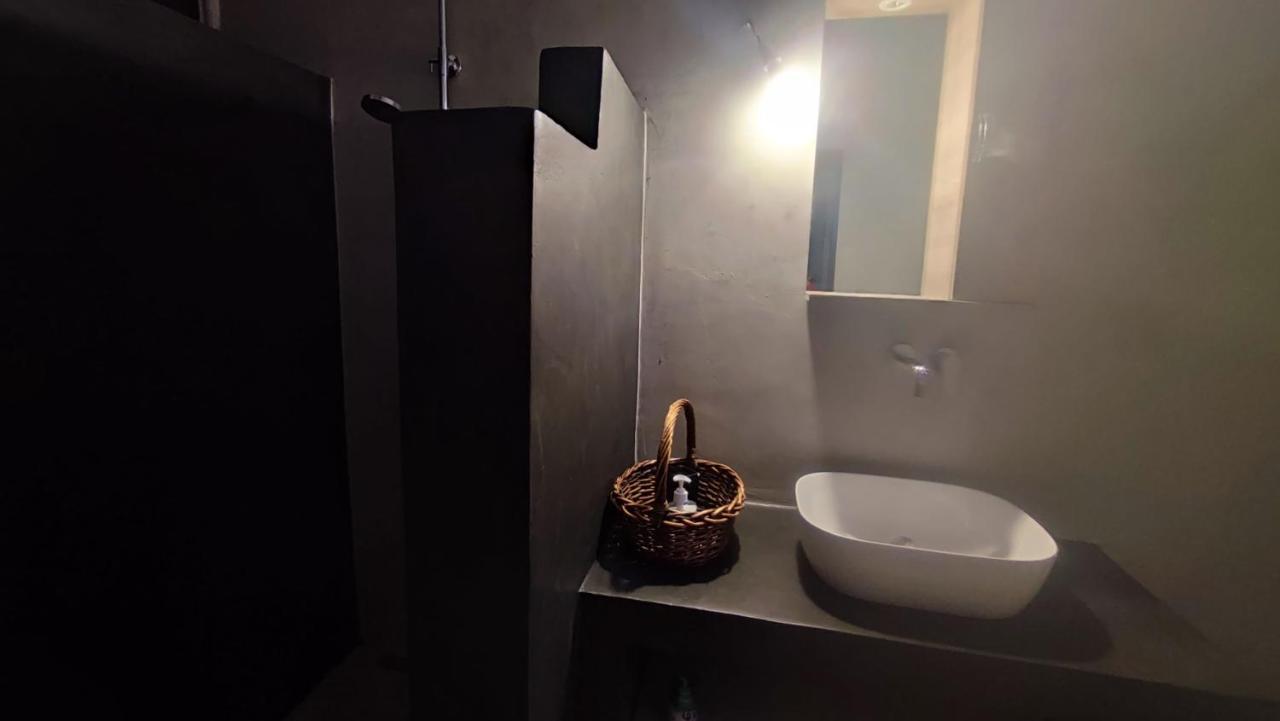 Evangelia Sými Buitenkant foto